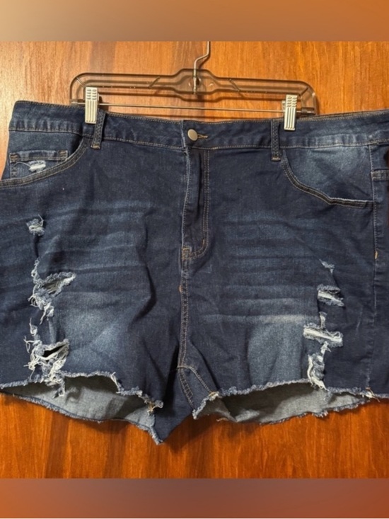 Women’s Distressed Plus Size Denim Shorts - Size 6XL / Size 24 - Picture 2 of 6
